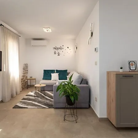 Karmela Ii Apartment